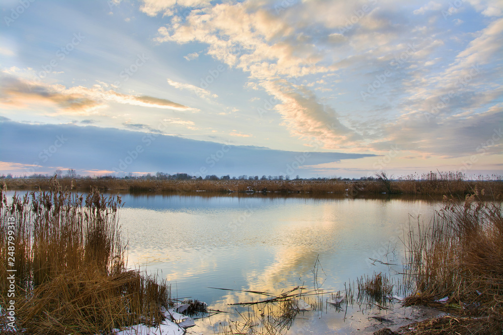 piękne niebo nad rzeką