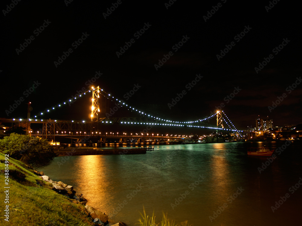 Puente Hercilio Luz por la noche