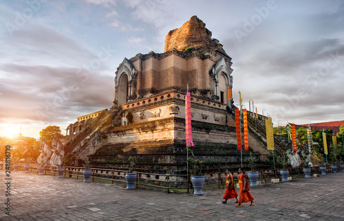 Wat chedi luang temple photo