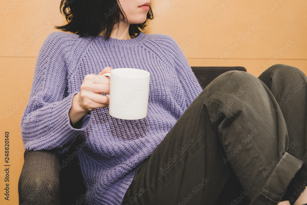 マグカップを持つ女性 Stock 写真 Adobe Stock
