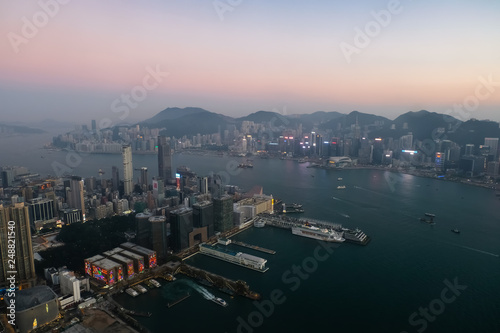 香港 スカイ100（環球貿易広場）からの夕景