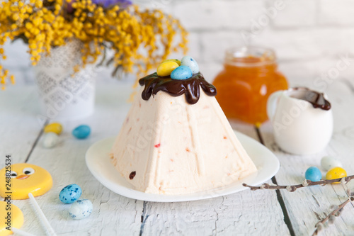 Obraz na plátne Traditional Easter cottage cheese dessert Paskha
