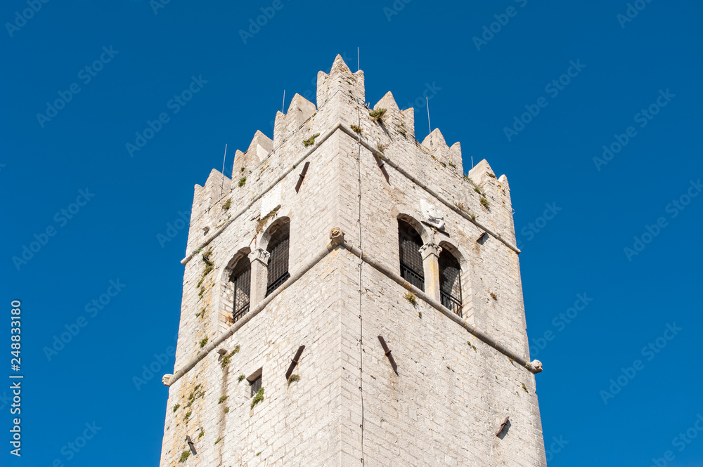 Glockenturm der Stephanskirche in Motovun in Kroatien