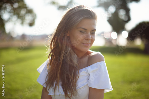 Fototapeta Naklejka Na Ścianę i Meble -  Amazing beautiful girl posing for photo at summer sunset in city