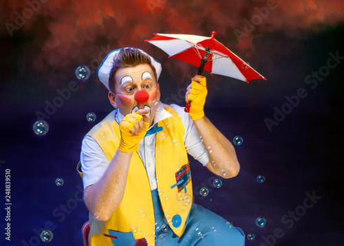 Fotografia A funny clown with smiling joyful expression