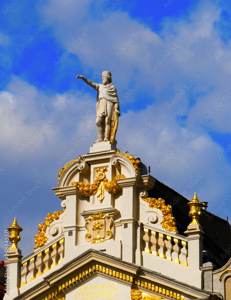 Obraz premium detail of the traditional historical buildings and Houses on the Grand Place in Brussel, Belgium 