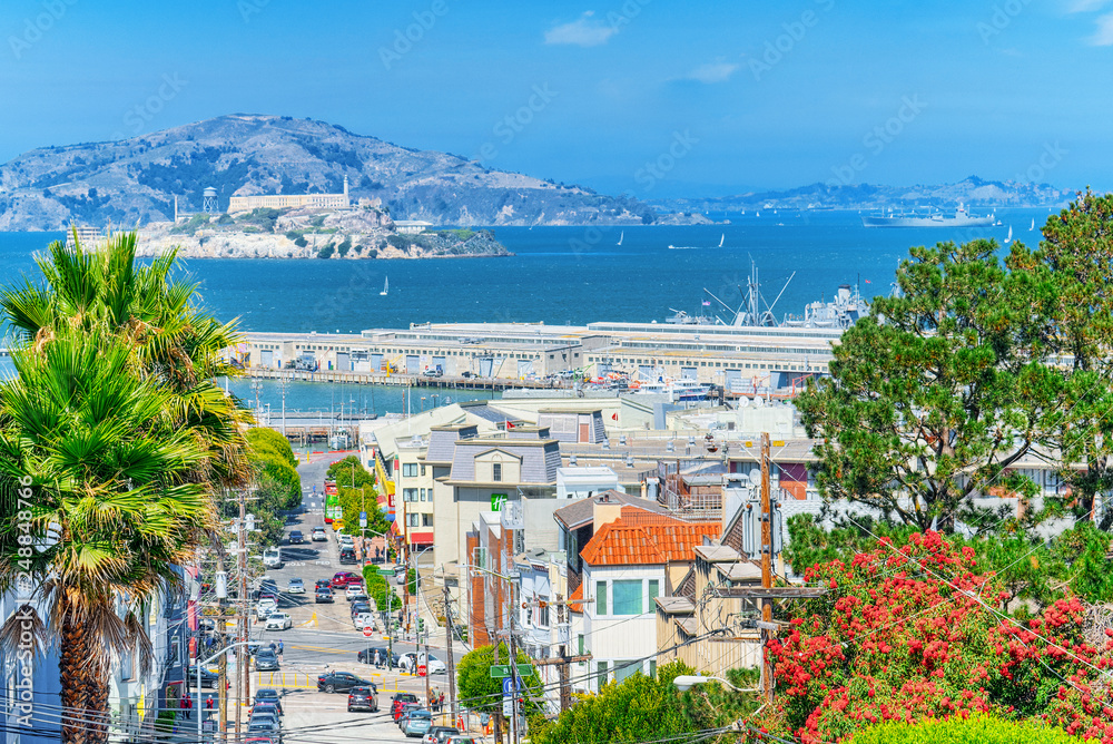 City views a seaport in western California - San Francisco .