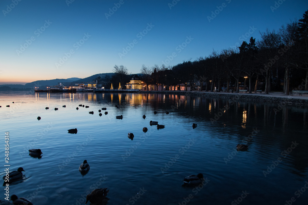 Obraz premium Weihnachtsstimmung am Wörthersee