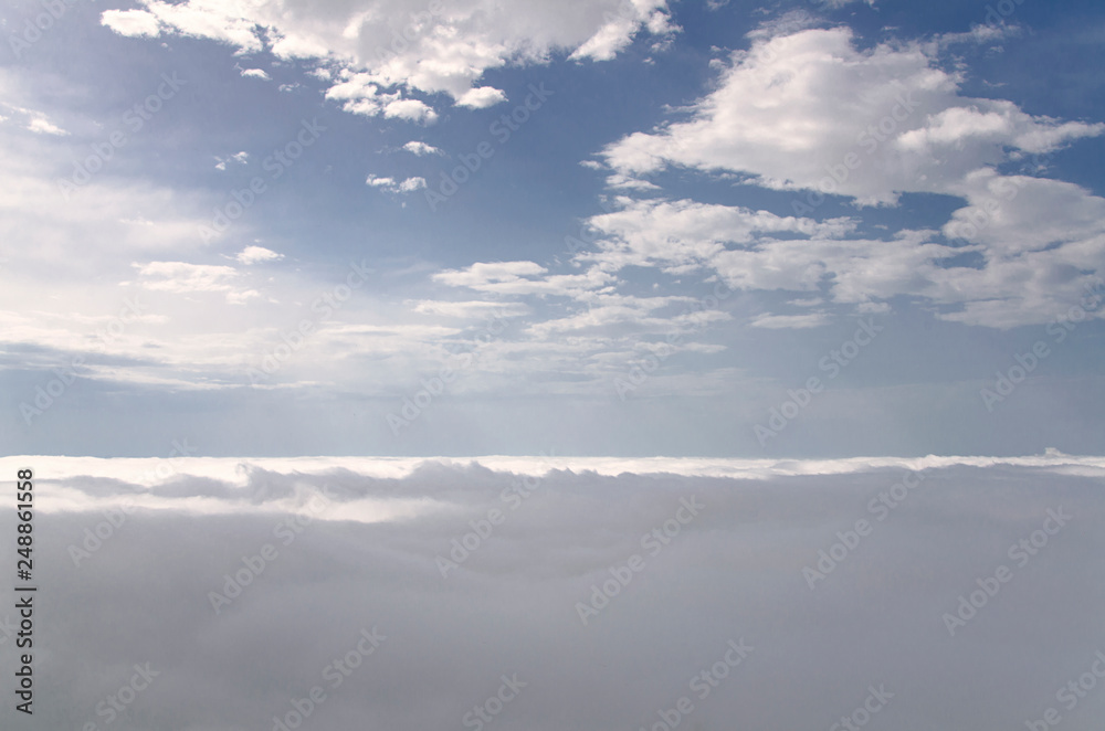 sfondo cielo sopra le nuvole