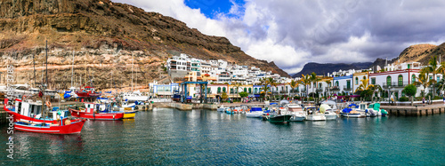 best of Gran Canaria - Traditional fishing village Puerto de Mogan, popular tourist destination © Freesurf