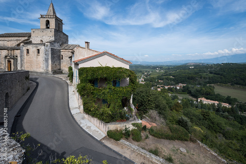 Foto Hilltop village of Venasque, France