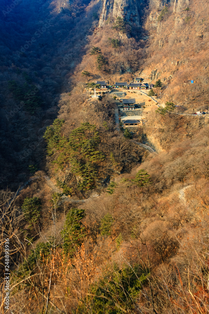 The cold winter scenery of Cheongnyangsa Temple