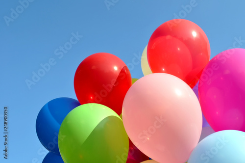 bunch of multicolored balloons