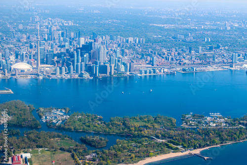 Toronto Islands  Lake  and City