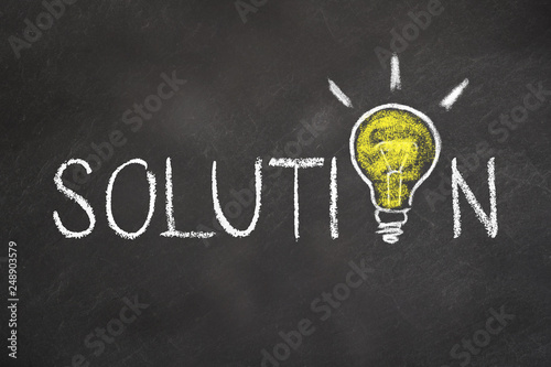 Glühbirnen und Schriftzug 