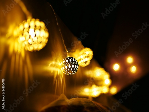 romatische Lichterkette im Schlafzimmer