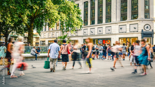 Obraz na plátne Busy motion blurred London street scene