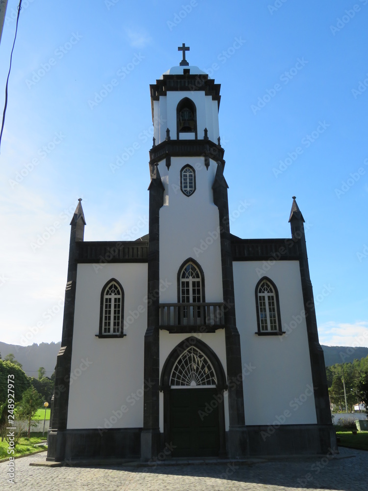 Romantische Kirche in Sete Cidades 