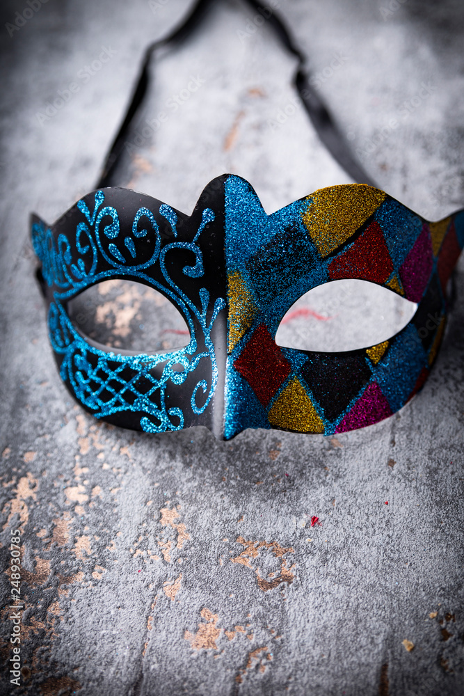 Maska  teatralna. Kolorowa maska zakrywająca oczy. - obrazy, fototapety, plakaty 