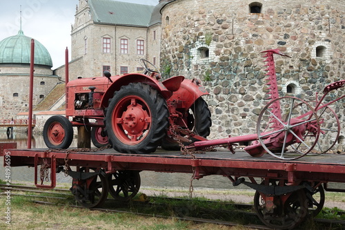 Alter Traktor am Schloss Vadstena