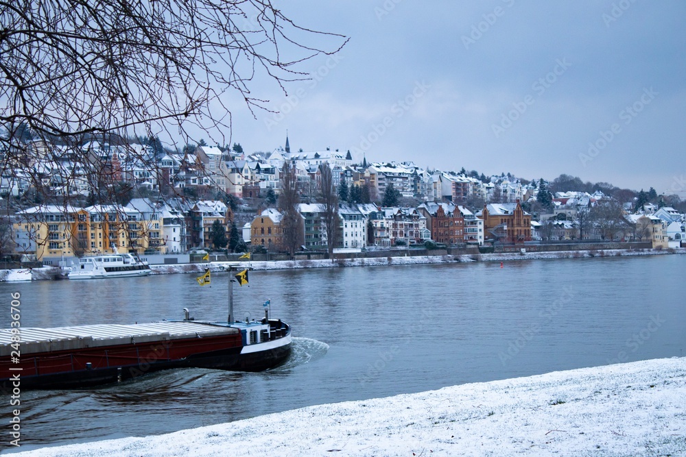 Naklejka premium Ship at the Rhine