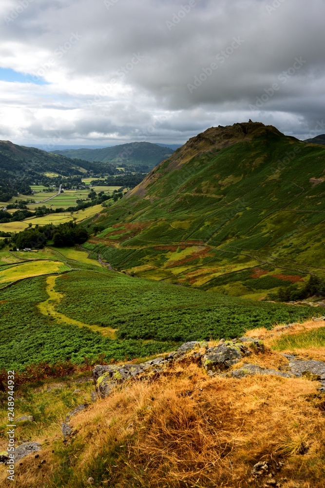 Naklejka premium nad Grassmere przebijało się słońce