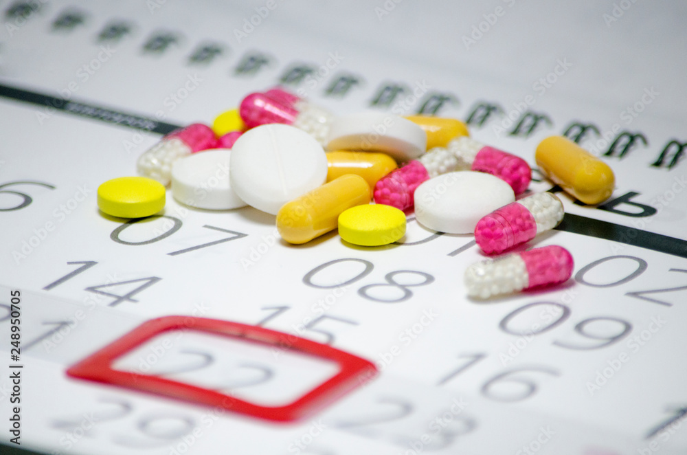 Fototapeta premium Pills on the calendar