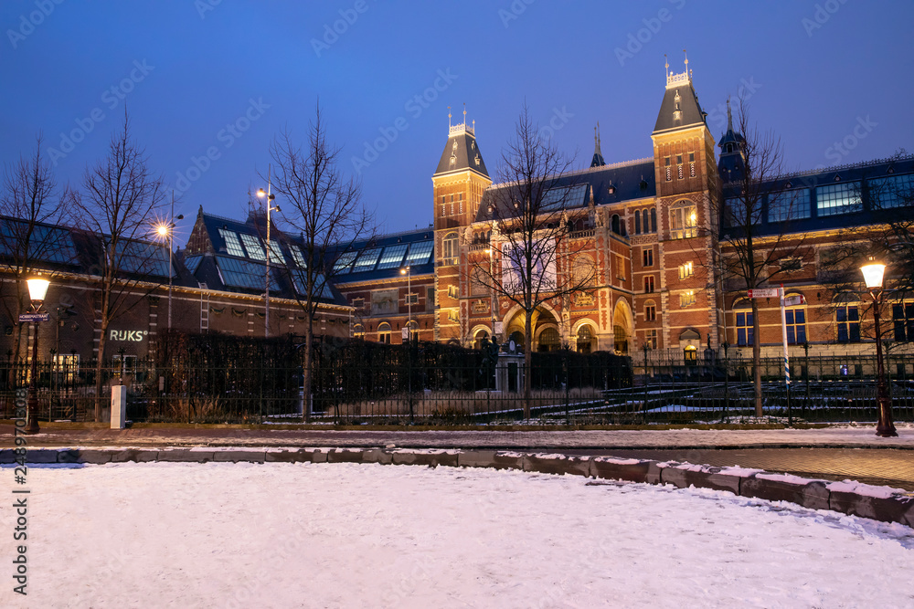 Obraz premium AMSTERDAM, NETHERLANDS - JANUARY 21, 2019: famous Rijksmuseum in Amsterdam, Netherlands