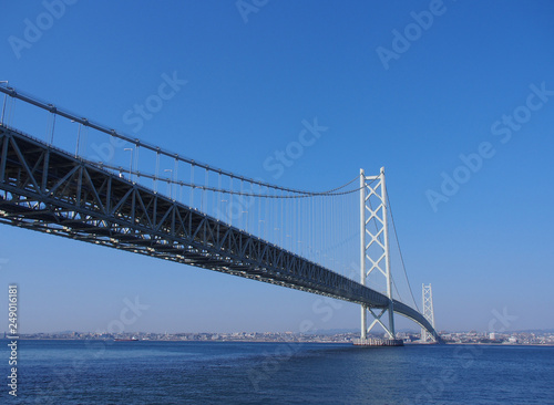 快晴の明石海峡大橋 © Haru