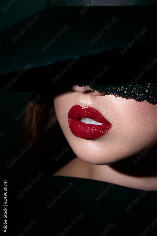 Fototapeta premium Beautiful girl with red lips