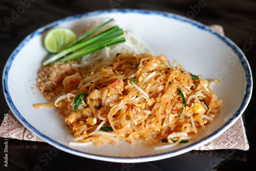 Pad thai with shrimp