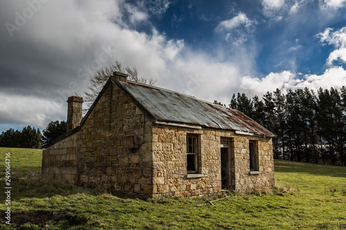 Abandoned stone cottage, Tasmania © Matt Palmer