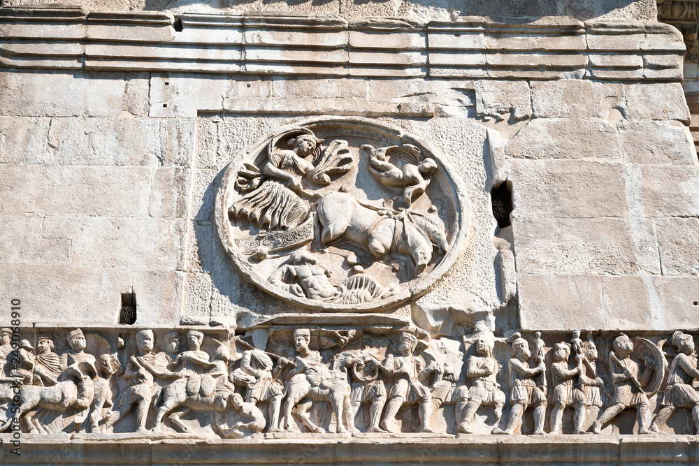 Arche de Constantin Rome détails côté sud
