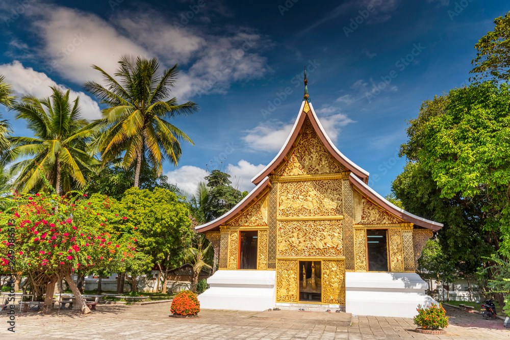 Wat Xieng Thong Buddhist temple, Luang Prabang, Laos, Indochina, Asia.