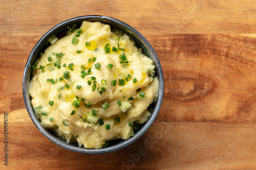Canvas Print Pomme puree, an overhead photo of a bowl of mashed potatoes with herbs, shot fro