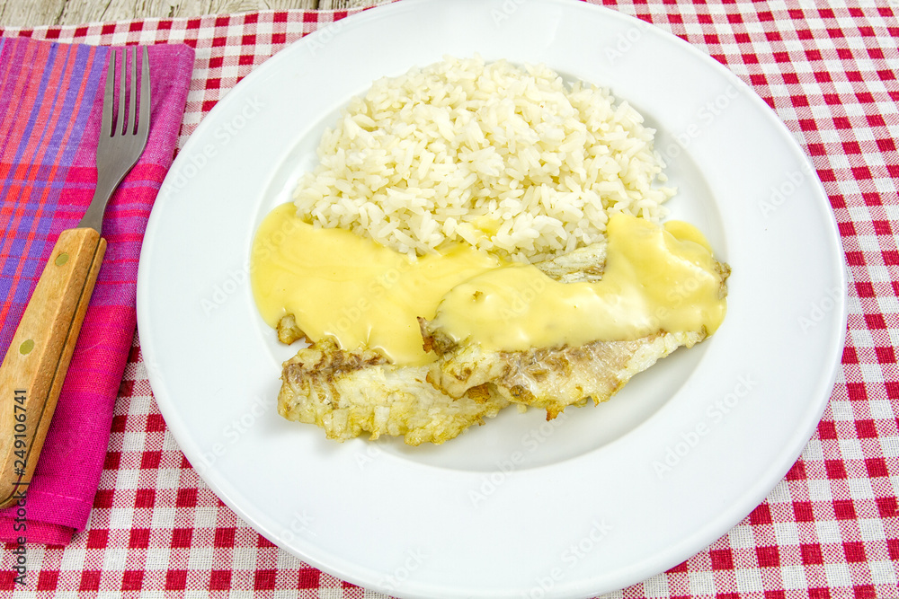filet de poisson, sauce beurre blanc et riz filet de poisson, sauce beurre blanc et riz