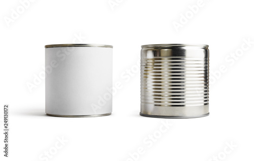 Fotografía Two blank tin cans isolated on white background. Clipping path.
