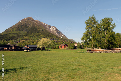 Landschaft an der Stabkirche von Lom Norwegen photo