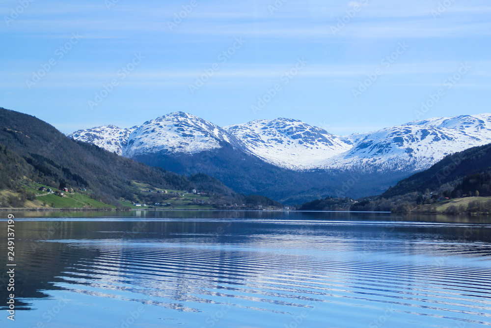 북유럽 노르웨이 대자연 풍경 (북유럽 노르웨이 대자연 풍경 (거울 같이 맑은 호수)거울 같이 맑은 호수)