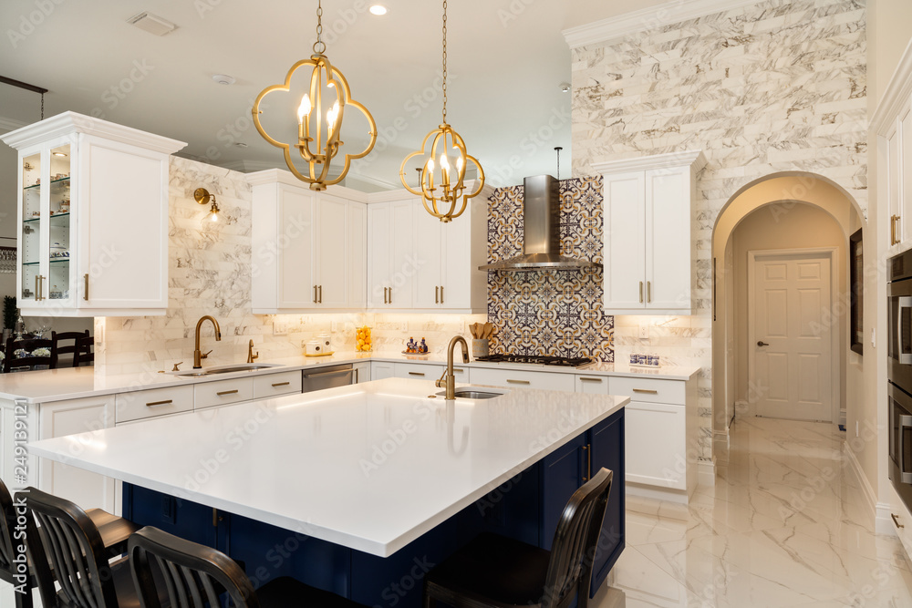 © Fotoluminate LLC - Modern White Kitchen in Estate Home © Fotoluminate LLC - Modern White Kitchen in Estate Home