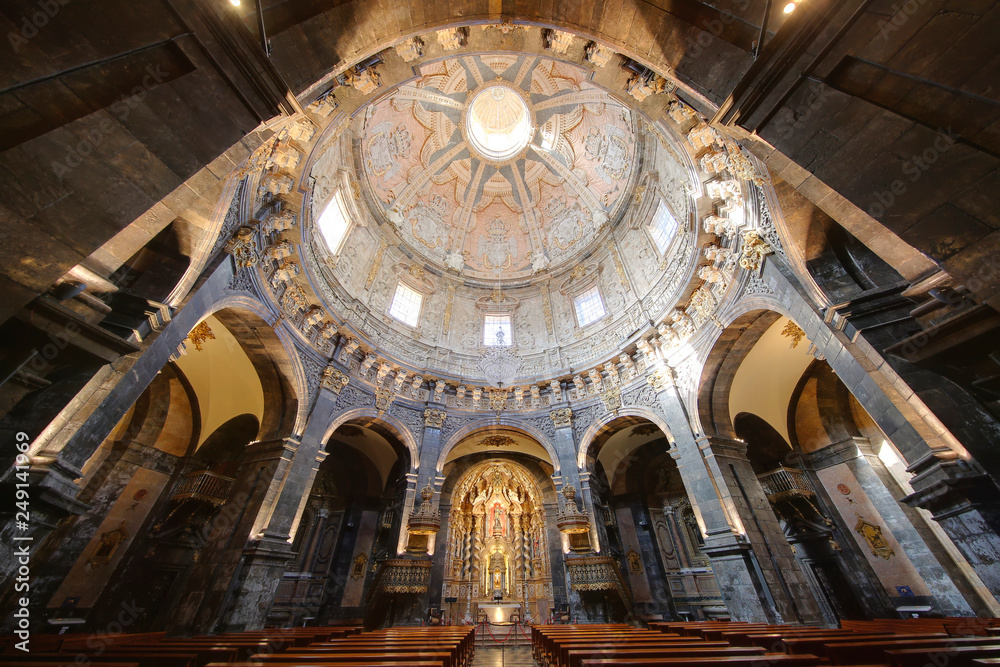 Interior de la basílica de Loiola