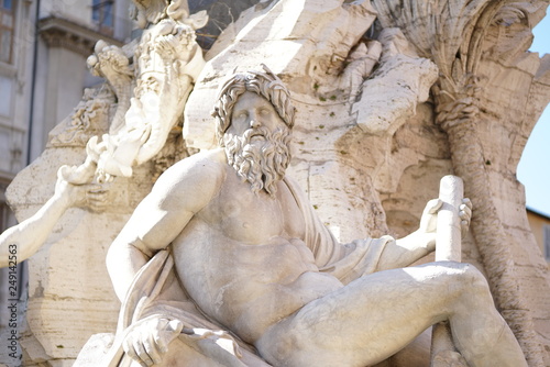 Sculpture d une fontaine de la place Navona    Rome. 