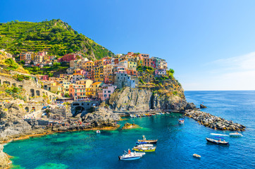 Papier peint photo Ligurie Maisons colorées de Manarola aux Cinque Terre  © Aliaksandr
