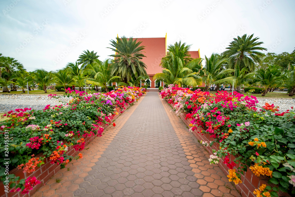 Naklejka premium Wat Yai Chai Mongkhon Temple in Ayutthaya, Thailand