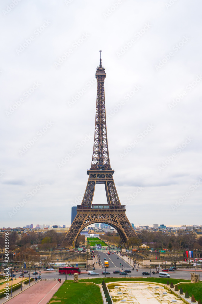 Naklejka premium View at Eiffel Tower in Winter, Paris, France