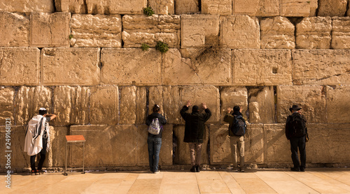 Foto Pilgrims visiting the Wailing Wall in Jerusalem, Israel, Middle East