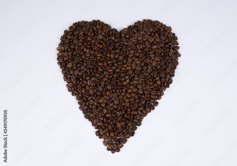 Herz aus Kaffeebohnen im Querformat Herz aus Kaffeebohnen im Querformat