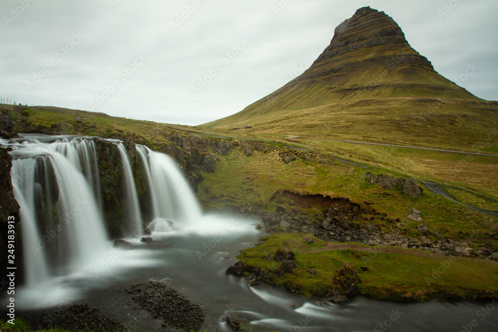 Obraz premium iceland famous fall
