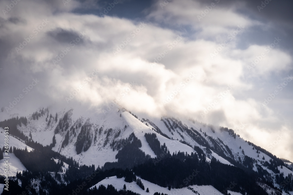 Obraz premium Clouds over Mountain