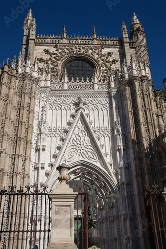 Portal und Fasade der Kathedrale in Sevilla, photo